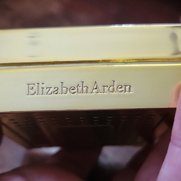 Elizabeth Arden ~Red Door~ Compact - Picture 2 of 4